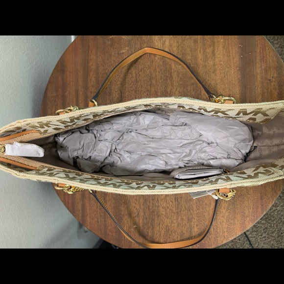 Michael Kors Purse - Picture 4 of 4